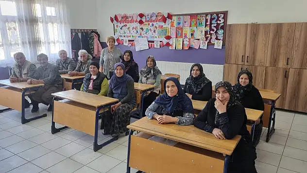 Korkarak gelip ağlayarak ayrıldığı köye 49 yıl sonra geri döndü