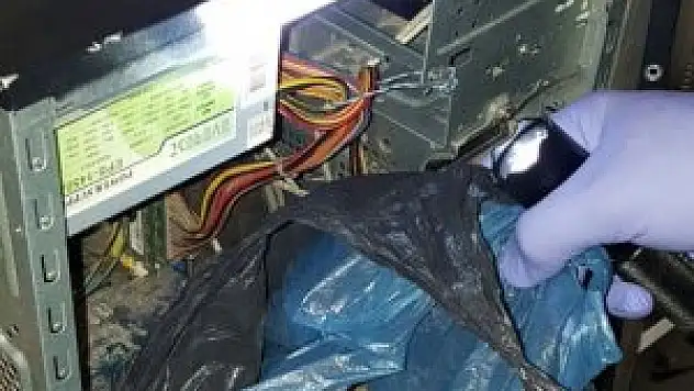 Bilgisayar kasasından uyuşturucu çıktı