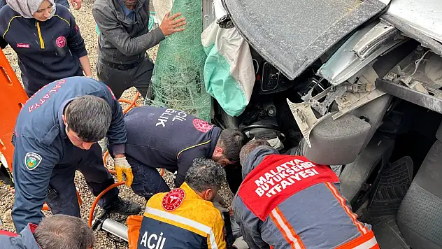Malatya'da otomobil şarampole devrildi: 4 yaralı