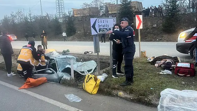 Otomobil beton bariyerlere çarptı: 1 ölü, 3 yaralı