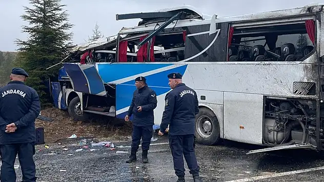 Eskişehir'de yolcu otobüsü devrildi! 1 kişi öldü, 42 kişi yaralandı