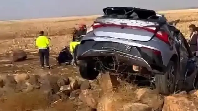 Trafik kazası bir aileyi yok etti: Baba ve oğlu öldü, anne ağır yaralı