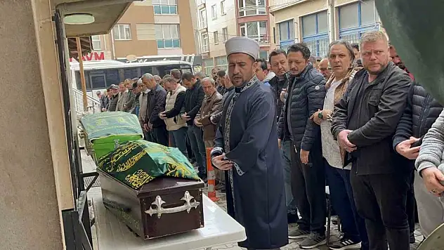 Yeliz öğretmen ve minik kızı gözyaşlarıyla son yolculuğuna uğurlandı