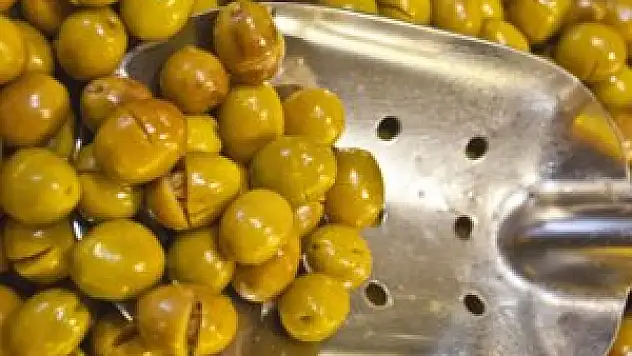 Mut zeytini dalında satıldı