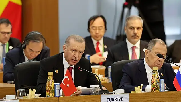 Cumhurbaşkanı Erdoğan, G20 Zirvesi'nin ilk oturumuna katıldı