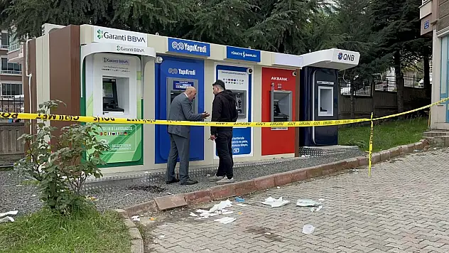 ATM'de işlem yaparken boynundan vuruldu, hayatını kaybetti