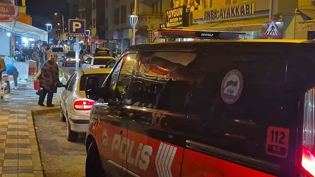 Bartın'da eğlence mekanı önünde bıçaklı kavga : 1 yaralı