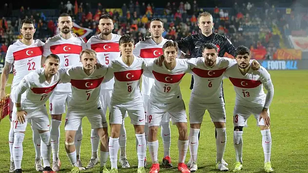 Milliler, A Ligi için play-off oynayacak