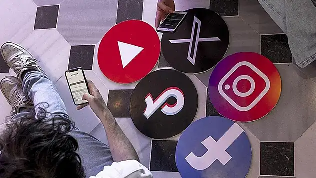 İngiltere'de 16 yaşından küçüklere sosyal medya yasağı gündemde