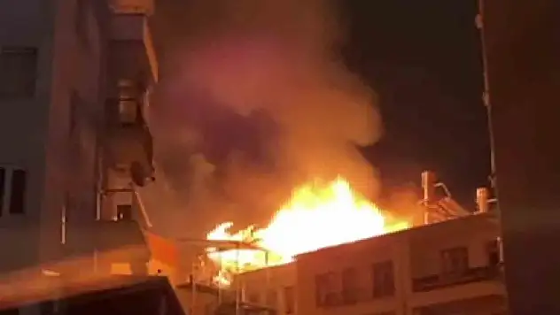 Dershane çatısında yangın: Öğretmen ölü olarak bulundu