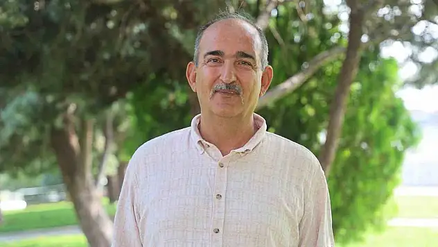 Kıyafetlerdeki yazılarda olumsuz mesajlara dikkat