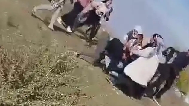 Diyarbakır'da aileler arasındaki arazi kavgası kamerada: 1 yaralı