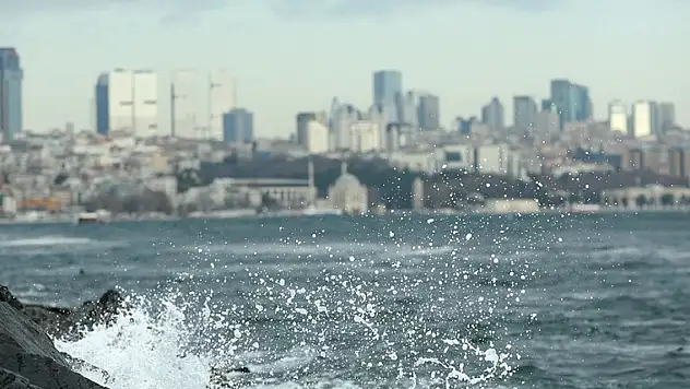 Olumsuz hava koşulları etkili oldu... İstanbul ve Bursa'da deniz ulaşımı iptalleri