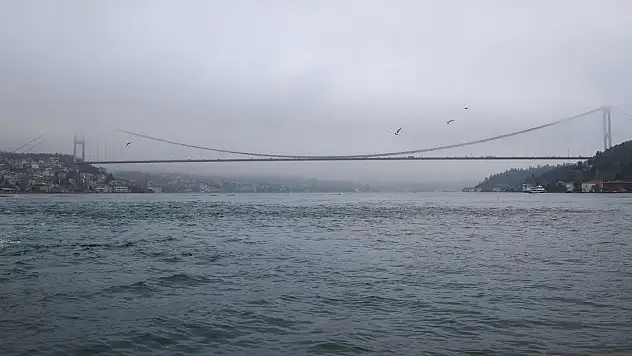 İstanbul Boğazı'nda gemi trafiği çift yönlü askıya alındı