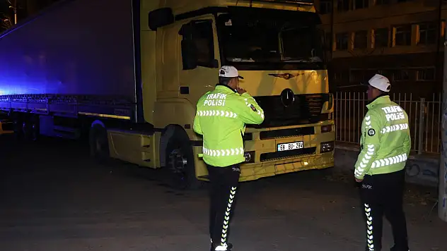 Aksaray'da şehir içine park eden tır ve otobüslere ceza