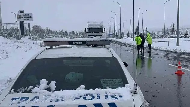Aksaray'da Nevşehir ve Konya karayolları trafiğe kapatıldı