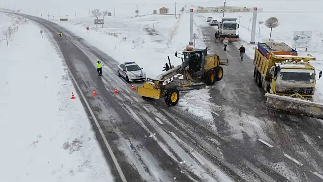 Aksaray'da yolda kalan 66 kişi kurtarıldı