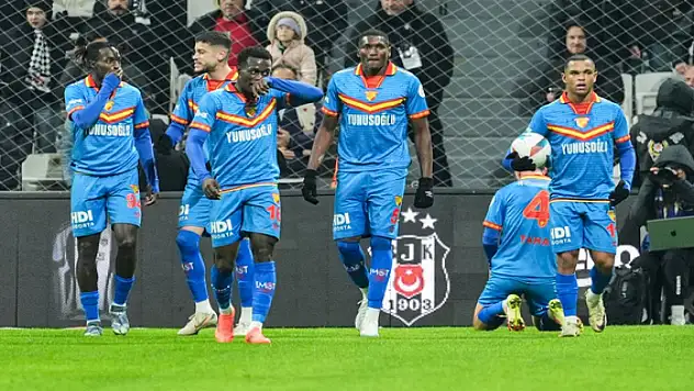 Göztepe'den tarihi dönüş: Beşiktaş'ın galibiyet hasreti 4 maça çıktı!