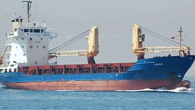 Mersin'de 'ESPERANZA B' isimli kuru yük gemisi yan yattı personel tahliye ediliyor