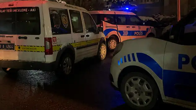 Tartıştığı 2 komşusunu tabancayla vurdu