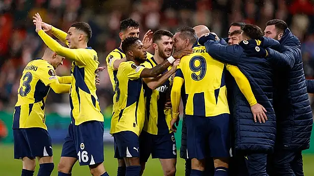 Fenerbahçe, Prag'da 3 puanı kaptı