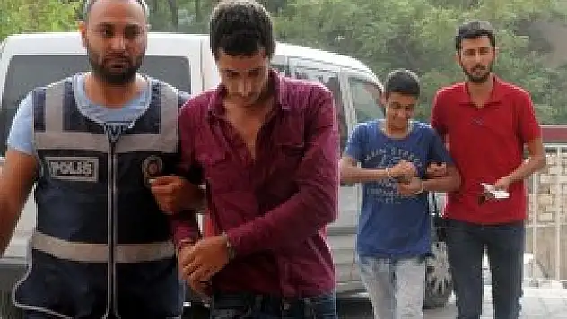 Çocuğu bayıltıp evdeki televizyonu çaldılar