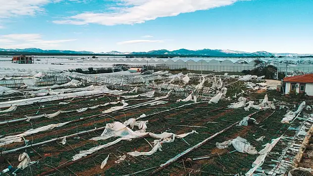 Antalya'yı hortum, su baskını ve fırtına vurdu... Sebze fiyatlarını etkileyecek