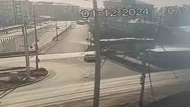 Konya'da yolcu otobüsü kırmızı ışıkta bekleyen iki araca çarptı: 1 yaralı