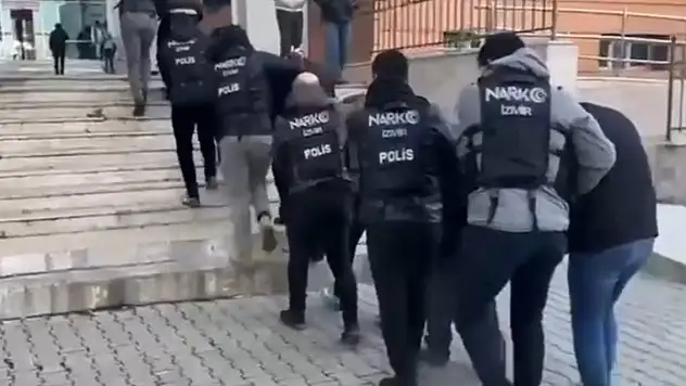 İzmir'de uyuşturucu satıcılarına operasyon 13 tutuklama