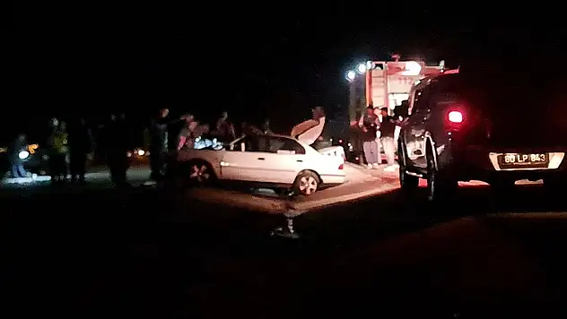 Osmaniye'de feci kaza... Otomobil traktör römorkuna çarptı: 1 ölü, 2 ağır yaralı