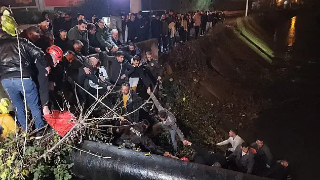 Düzce'de dereye uçan otomobildeki 3 kişi yaralandı