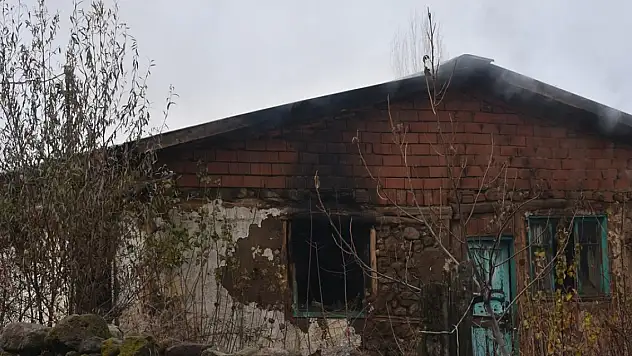 Afyonkarahisar'da çıkan ev yangınında bir kişi öldü