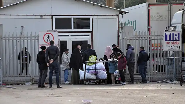 Konya, İstanbul, Hatay... Suriyelilerin ülkelerine geçişleri sürüyor