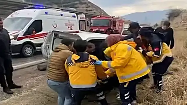 Hafif ticari araç ile TIR çarpıştı 1 ölü, 3 yaralı