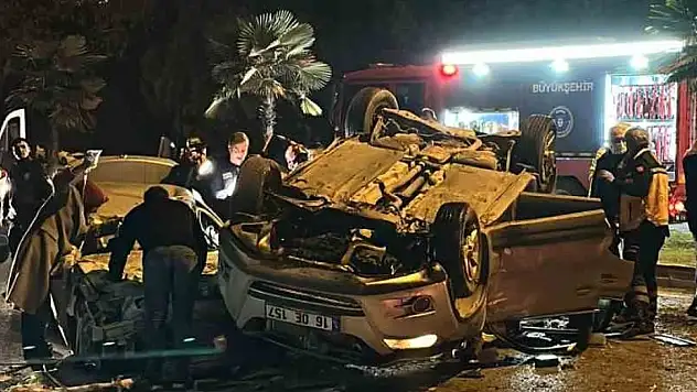 Bursa'da katliam gibi kaza... İki araç kafa kafaya çarpıştı: 1 ölü, 3 ağır yaralı