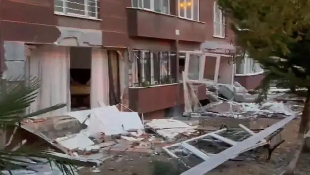 Son Dakika! Beylikdüzü'nde 14 katlı binada patlama: 1 ölü, 3 yaralı