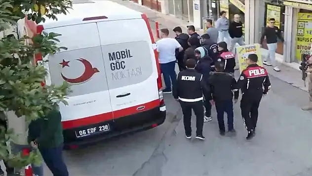 Son Dakika! Kalkan-34 operasyonlarında 904 düzensiz göçmen yakalandı!