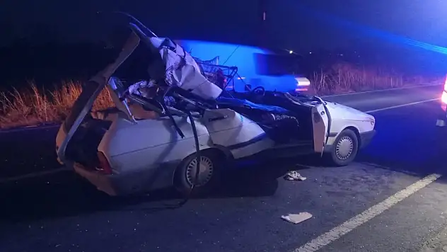 Kırklareli'nde tıra arkadan çarpan otomobilde 1 kişi hayatını kaybetti