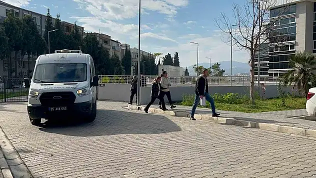 İntihar mı cinayet mi? İzmir'de başından vurulmuş cesetle karakola gidip teslim oldu