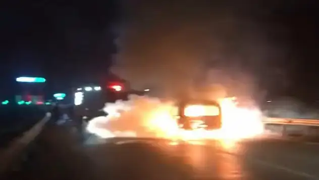 Aracın alev alev yandığı anlar kamerada