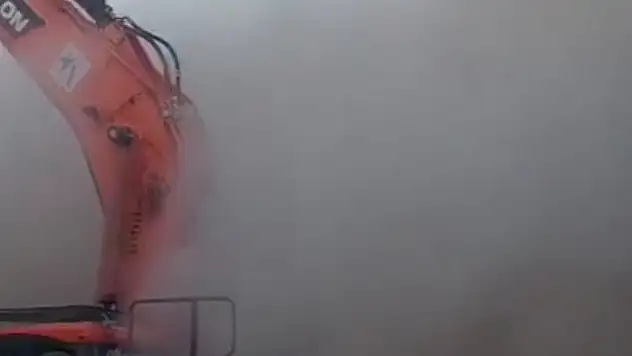 6 katlı bina çöktü