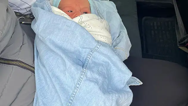 Çöp konteynerinin yanında 1 aylık bebek bulundu