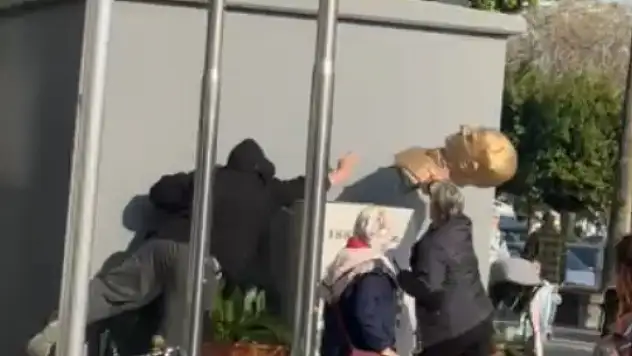 Atatürk büstününe saldırı!