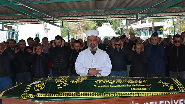 Erkek arkadaşının aracında başından vurulan kadın toprağa verildi