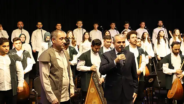 NEÜ 'Dosta Gidelim' konseri sanatseverleri mest etti