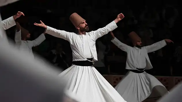 Konya'da gündüz tennure diken terzi akşam sema dönüyor