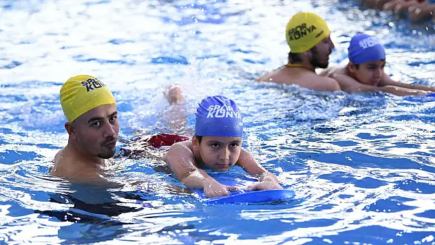 Konya'da binlerce ilkokul öğrencisisi yüzme öğreniyor