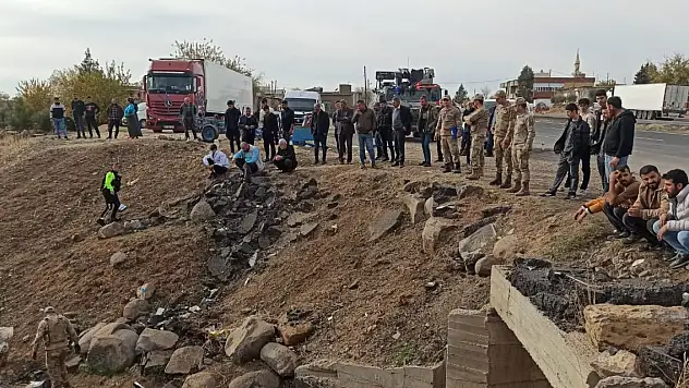 Lastiği patlayan otomobil şarampole devrildi: 1 ölü, 5 yaralı