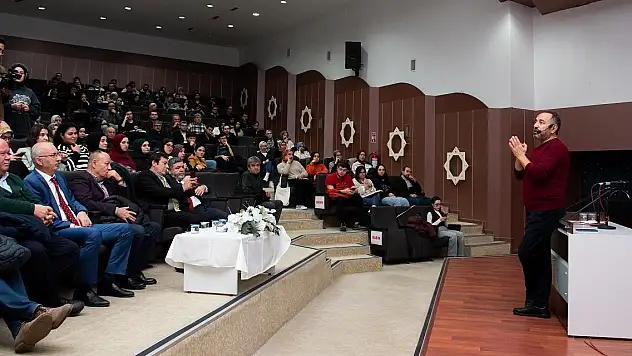 Selçuk Üniversitesinde 'Kızıl Elma' anlatıldı