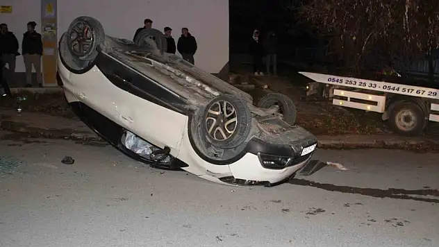 Konya'da iki otomobil çarpıştı: 3 yaralı var